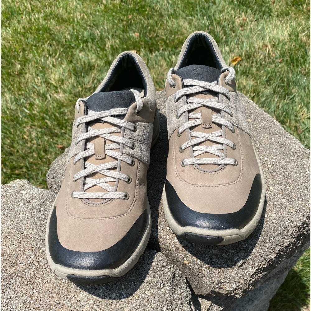CLARKS~WAVE WALK~WOMENS~WATERPROOF~SAGE/NUBUCK~USED, LIKE NEW~COUPLE STAINS~BRST